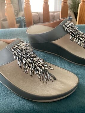 New Fit Flop Silver & Gray Sandals Size 6/37